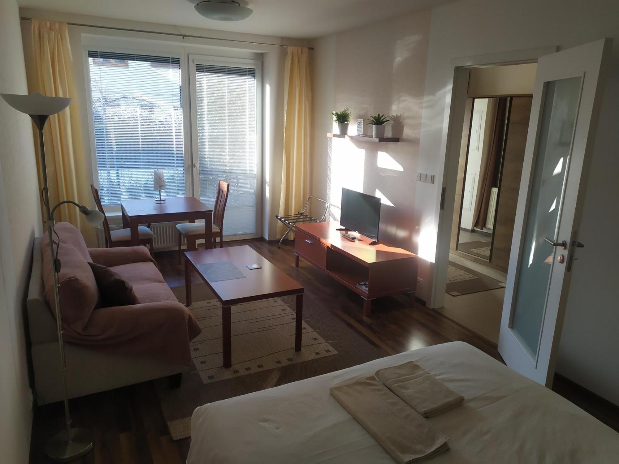 Gonda Apartments ฮราเดตสคราโลเว ภายนอก รูปภาพ