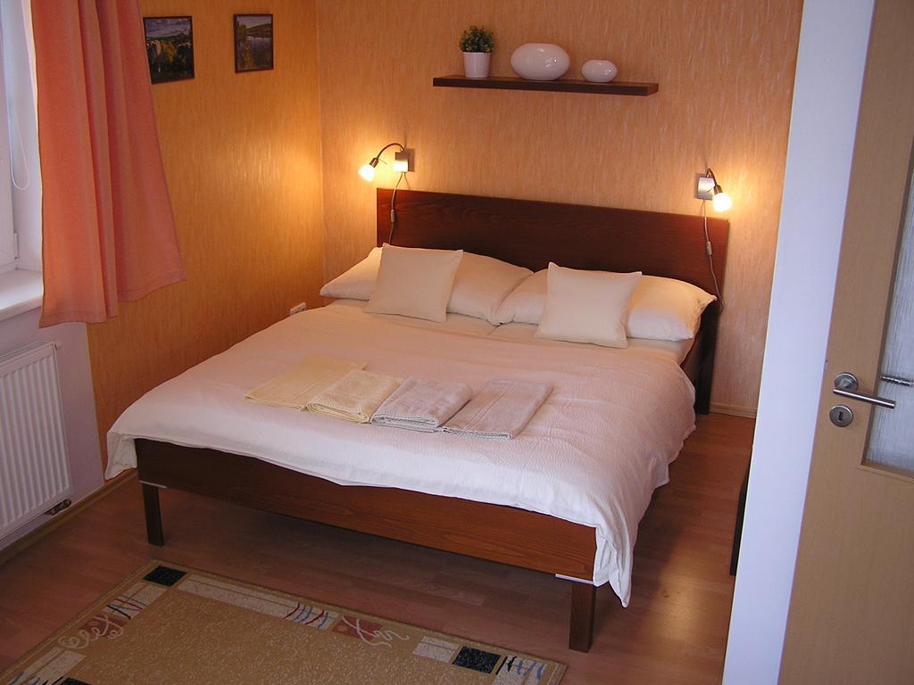 Gonda Apartments ฮราเดตสคราโลเว ภายนอก รูปภาพ