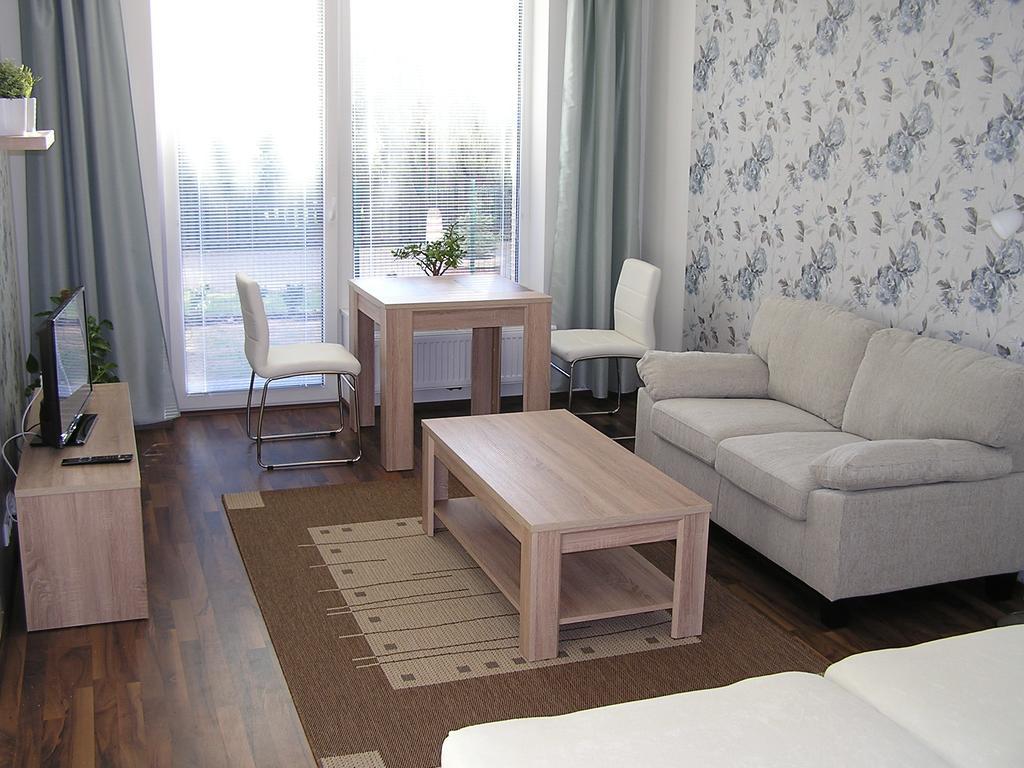 Gonda Apartments ฮราเดตสคราโลเว ภายนอก รูปภาพ